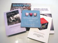 Erä lasiaiheisia kirjoja